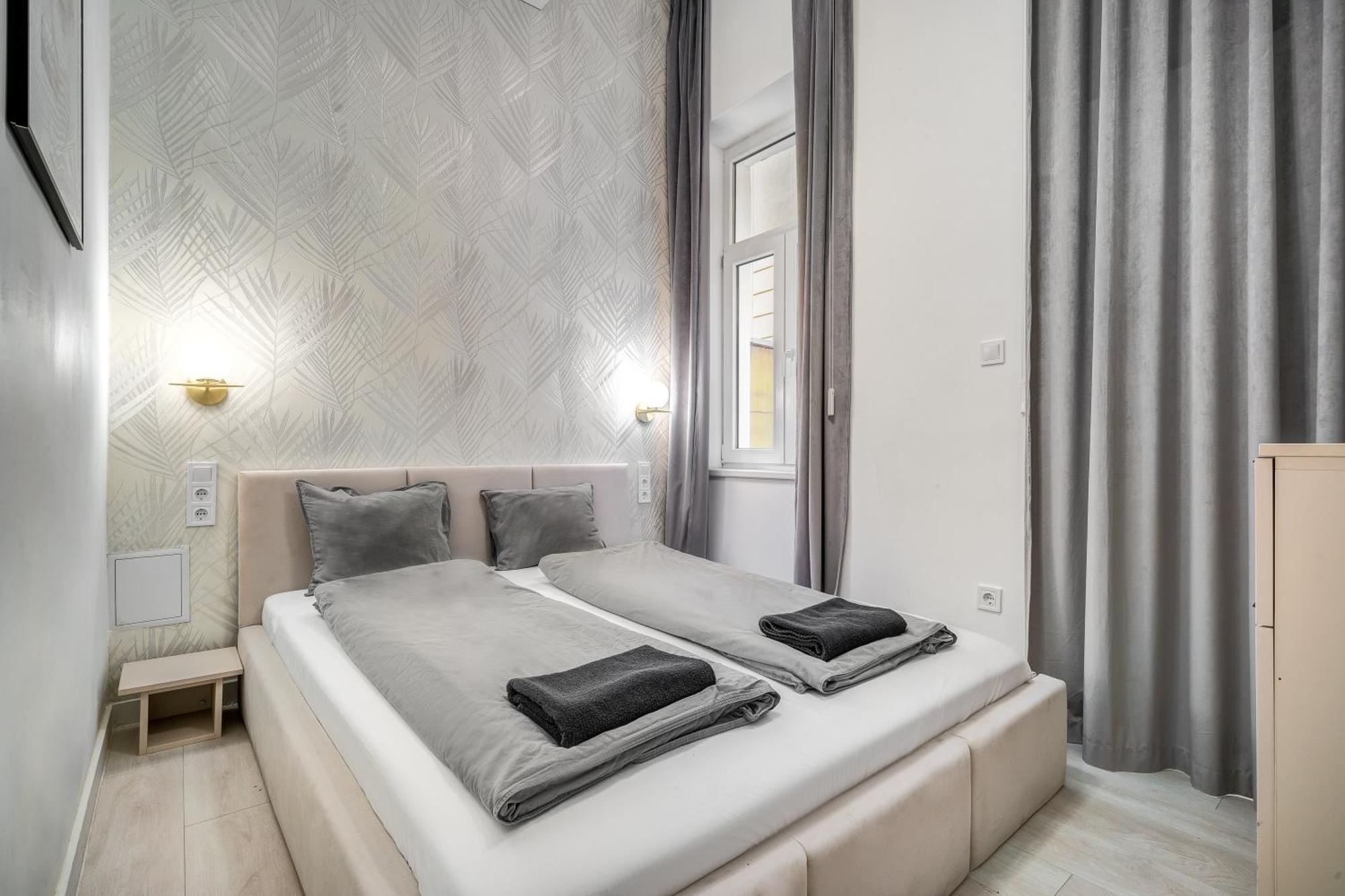 Opera - D10 Apartment